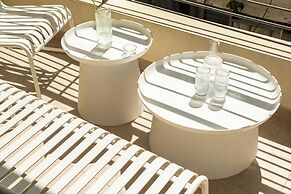 Shenkin Eclectic Blue Apt by Sea N' Rent