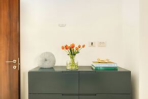 Shenkin Eclectic Blue Apt by Sea N' Rent