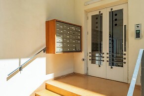 Shenkin Eclectic Blue Apt by Sea N' Rent