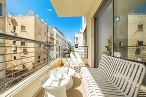 Shenkin Eclectic Blue Apt by Sea N' Rent