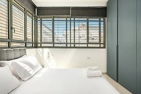 Shenkin Eclectic Blue Apt by Sea N' Rent