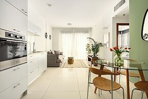 Shenkin Eclectic Blue Apt by Sea N' Rent