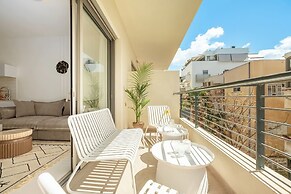 Shenkin Eclectic Blue Apt by Sea N' Rent