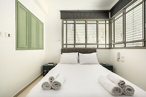 Shenkin Eclectic Blue Apt by Sea N' Rent