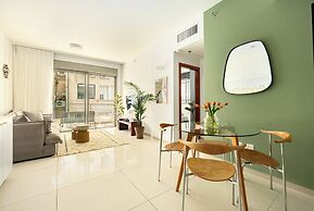 Shenkin Eclectic Blue Apt by Sea N' Rent