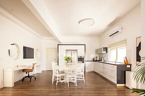 Heart of TLV Elegant Home by Sea N' Rent