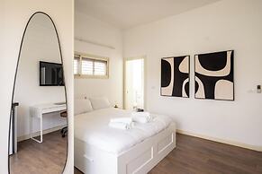 Heart of TLV Elegant Home by Sea N' Rent