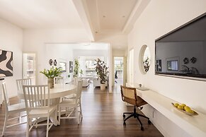 Heart of TLV Elegant Home by Sea N' Rent