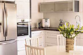 Heart of TLV Elegant Home by Sea N' Rent