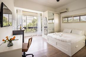 Heart of TLV Elegant Home by Sea N' Rent