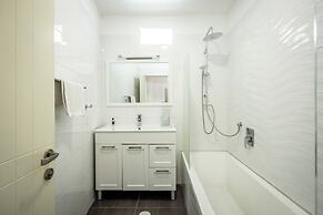 Heart of TLV Elegant Home by Sea N' Rent