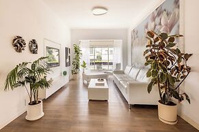 Heart of TLV Elegant Home by Sea N' Rent