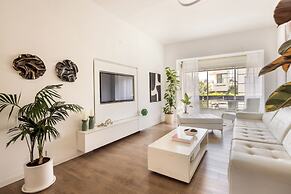 Heart of TLV Elegant Home by Sea N' Rent