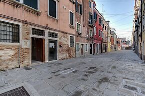 Biennale Apartment by Wonderful Italy