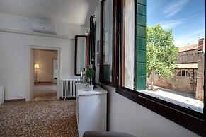 Accademia Opera Deluxe by Wonderful Italy