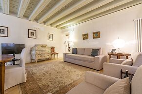 Gondola Luxury Apartment by Wonderful Italy