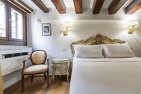 Gondola Luxury Apartment by Wonderful Italy