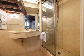 Gondola Luxury Apartment by Wonderful Italy