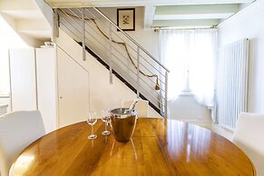 Gondola Luxury Apartment by Wonderful Italy