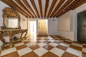 Gondola Luxury Apartment by Wonderful Italy