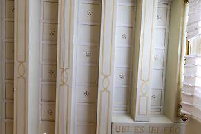 Gondola Luxury Apartment by Wonderful Italy