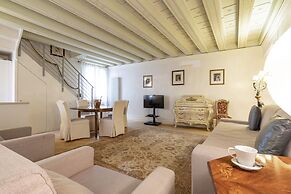 Gondola Luxury Apartment by Wonderful Italy