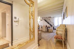 Gondola Luxury Apartment by Wonderful Italy