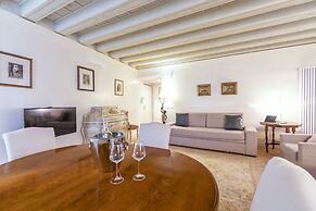 Gondola Luxury Apartment by Wonderful Italy