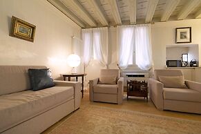 Gondola Luxury Apartment by Wonderful Italy