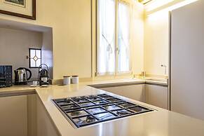 Gondola Luxury Apartment by Wonderful Italy