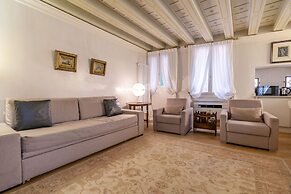 Gondola Luxury Apartment by Wonderful Italy