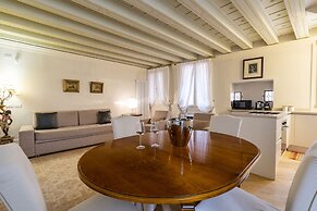 Gondola Luxury Apartment by Wonderful Italy