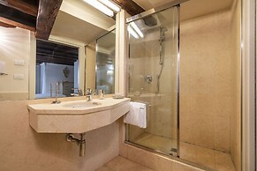 Gondola Luxury Apartment by Wonderful Italy