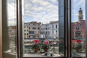 Rialto Grand Canal by Wonderful Italy