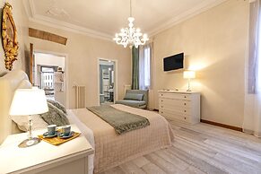 Rialto Grand Canal by Wonderful Italy