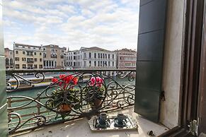 Rialto Grand Canal by Wonderful Italy