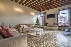 Rialto Grand Canal by Wonderful Italy