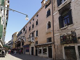 Majestic Rialto House by Wonderful Italy