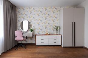 Spacious apartment near DanaMall