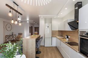 Spacious apartment near DanaMall