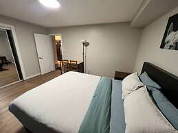 Cozy 1 Bedroom Rental With Den Free Parking Close to University