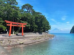 Private rooms in togo beach side house