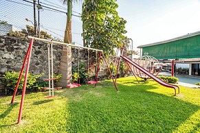 Spacious House Pool & Jacuzzi