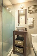 Spacious House Pool & Jacuzzi