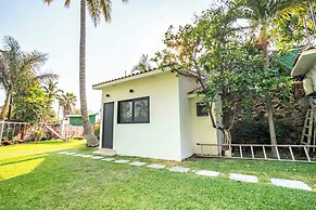 Spacious House Pool & Jacuzzi