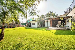 Spacious House Pool & Jacuzzi