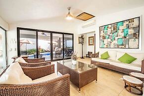 Spacious House Pool & Jacuzzi