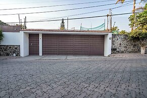 Spacious House Pool & Jacuzzi