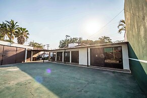 Spacious House Pool & Jacuzzi