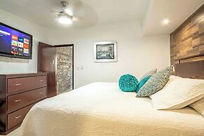 Spacious House Pool & Jacuzzi